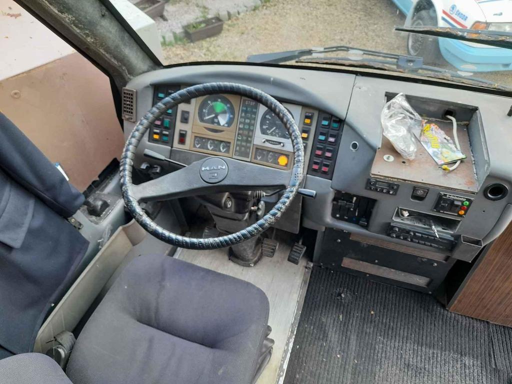 Minibus Zliner 9.12 MAN byl původně linkový autobus, který jezdil na trase Litvínov – Praha.