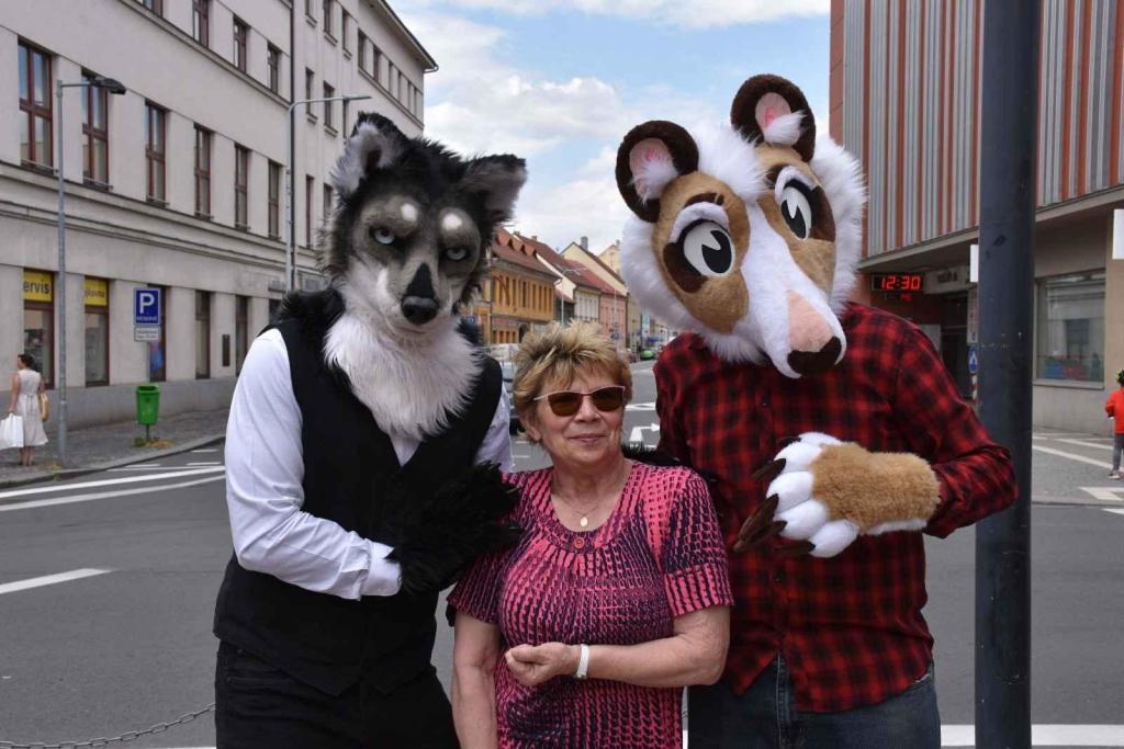 Ze startu XIV. Slánského okruhu - průjezd Londou.