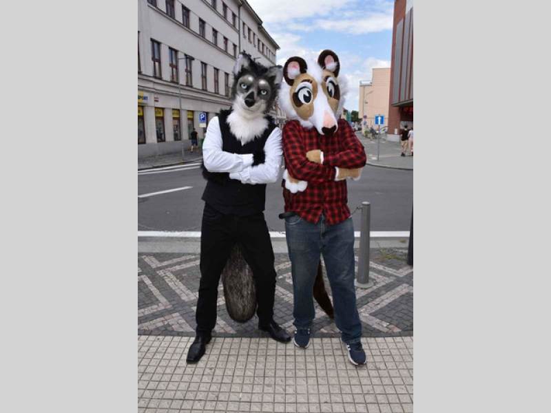 Ze startu XIV. Slánského okruhu - průjezd Londou.