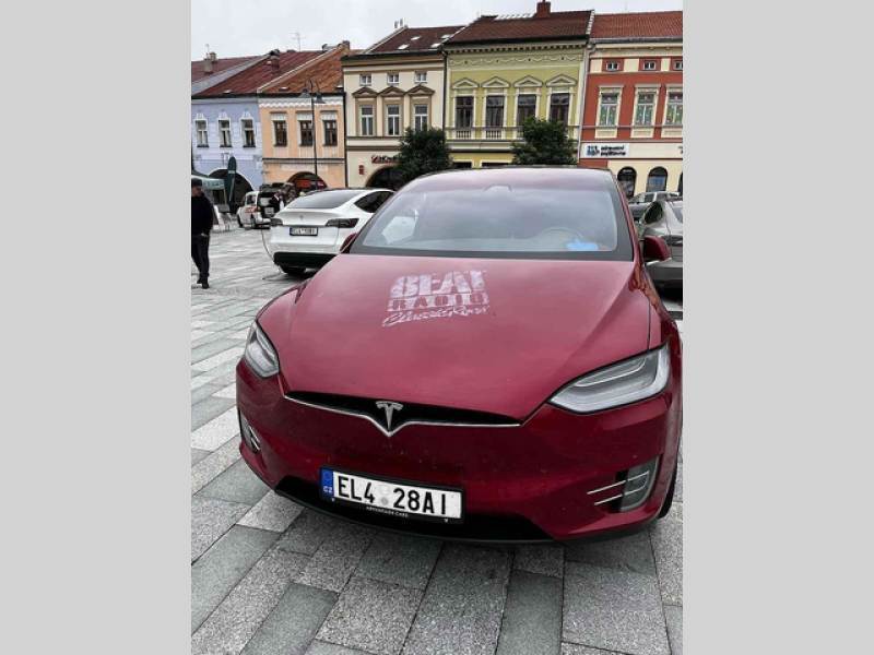 Sraz elektromobilů na náměstí ve Valašském Meziříčí, 5. srpna 2023.