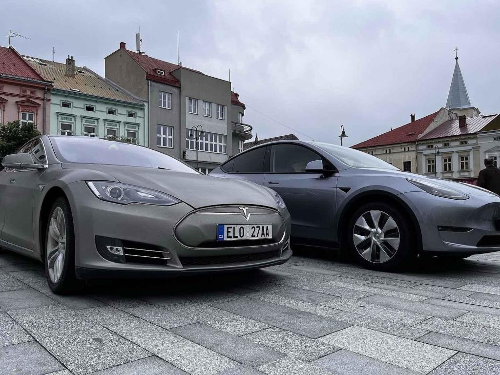 Sraz elektromobilů na náměstí ve Valašském Meziříčí, 5. srpna 2023.