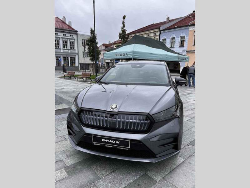 Sraz elektromobilů na náměstí ve Valašském Meziříčí, 5. srpna 2023.