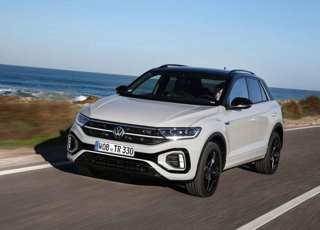 Volkswagen T-Roc jezdí za 4,3 litru nafty a stojí 720 900 Kč