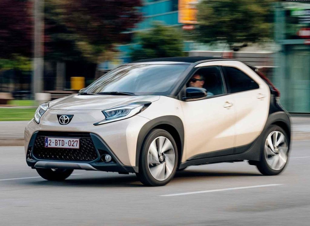 Toyota Aygo X je levná - stojí 342 000 Kč a na sto kilometrů potřebuje 4,7 litru benzínu