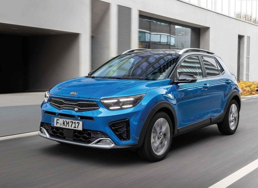 Kia Stonic jezdí za 4,8 litru benzínu a lze ji pořídit od 474 980 Kč