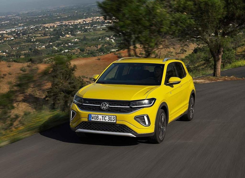 Volkswagen T-Cross spotřebovává 4,8 litru benzinu a je za 545 900 Kč