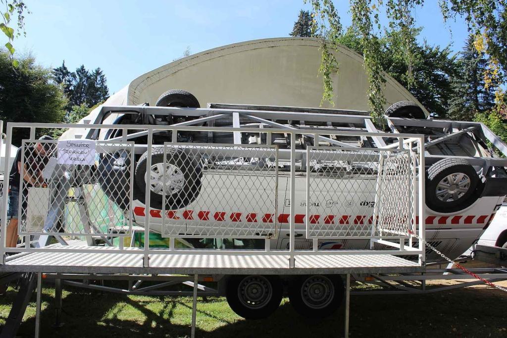 Festival MotorSvět se do areálu Psychiatrické nemocnice v Havlíčkově Brodě vrátil.po dvou letech. Zájemci si mohli zkusit, jaké to je jít s autem přes střechu.