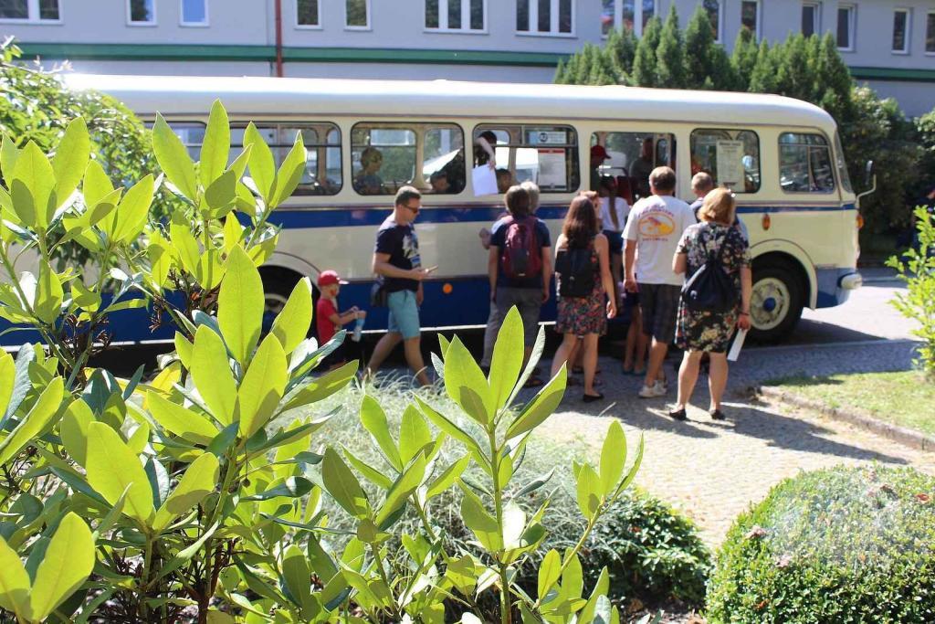 Festival MotorSvět se do areálu Psychiatrické nemocnice v Havlíčkově Brodě vrátil.po dvou letech. Návštěvníci se mohli svézt historickém "erťákem".
