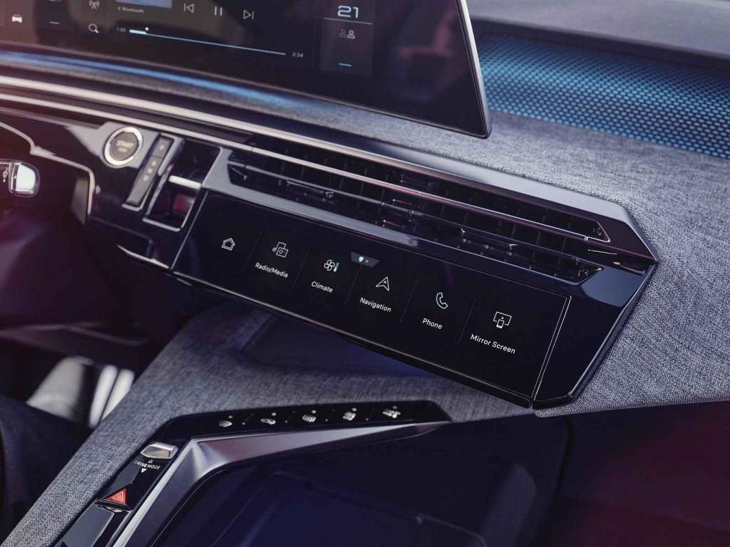 Peugeot E-3008