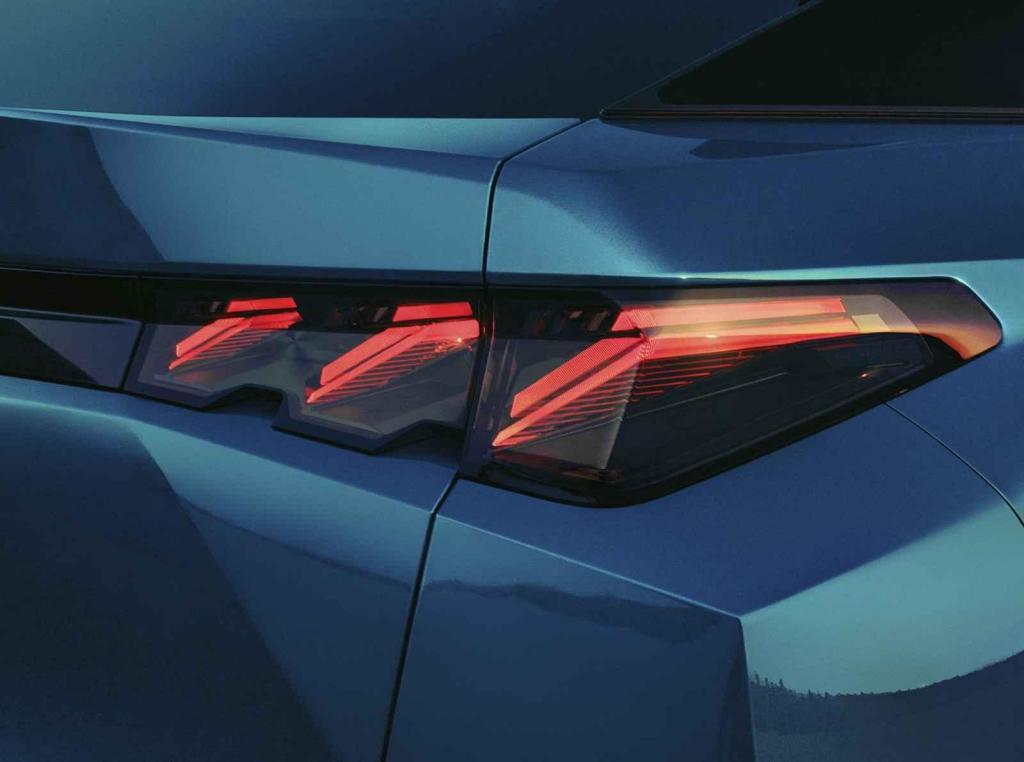 Peugeot E-3008