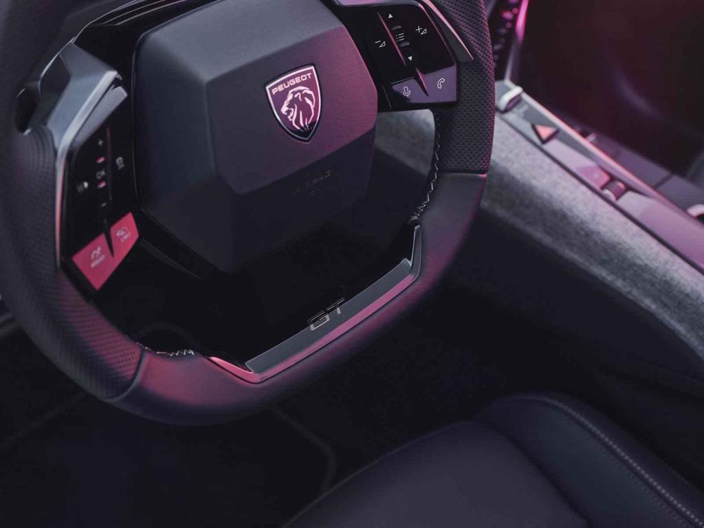Peugeot E-3008