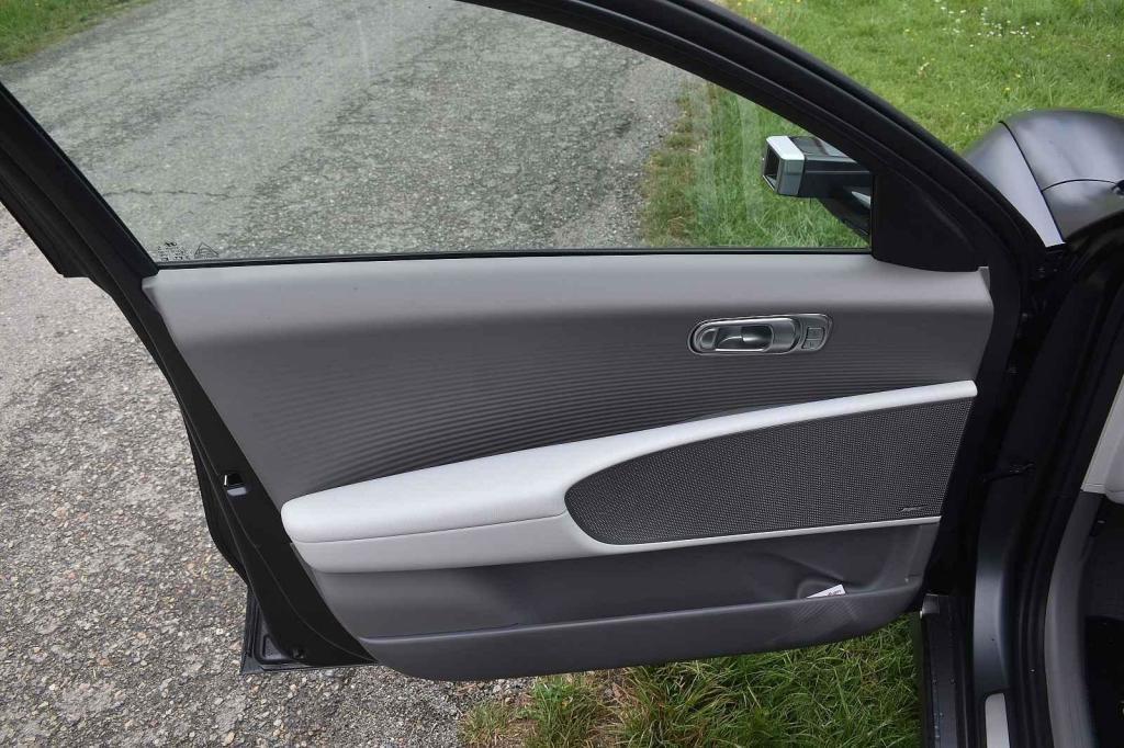 Dveřní panel je také prostý