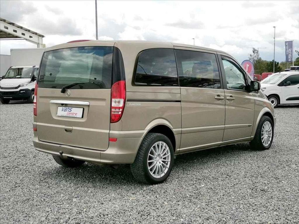 Mercedes-Benz Viano.