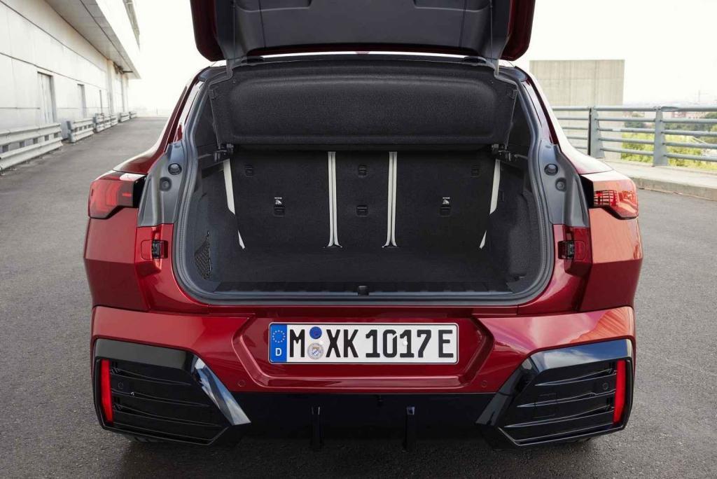 BMW iX2 xDrive30