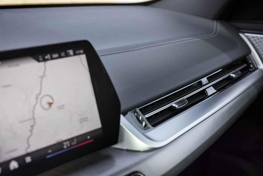 BMW iX2 xDrive30
