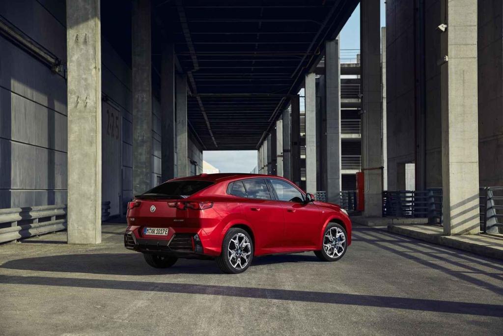 BMW iX2 xDrive30