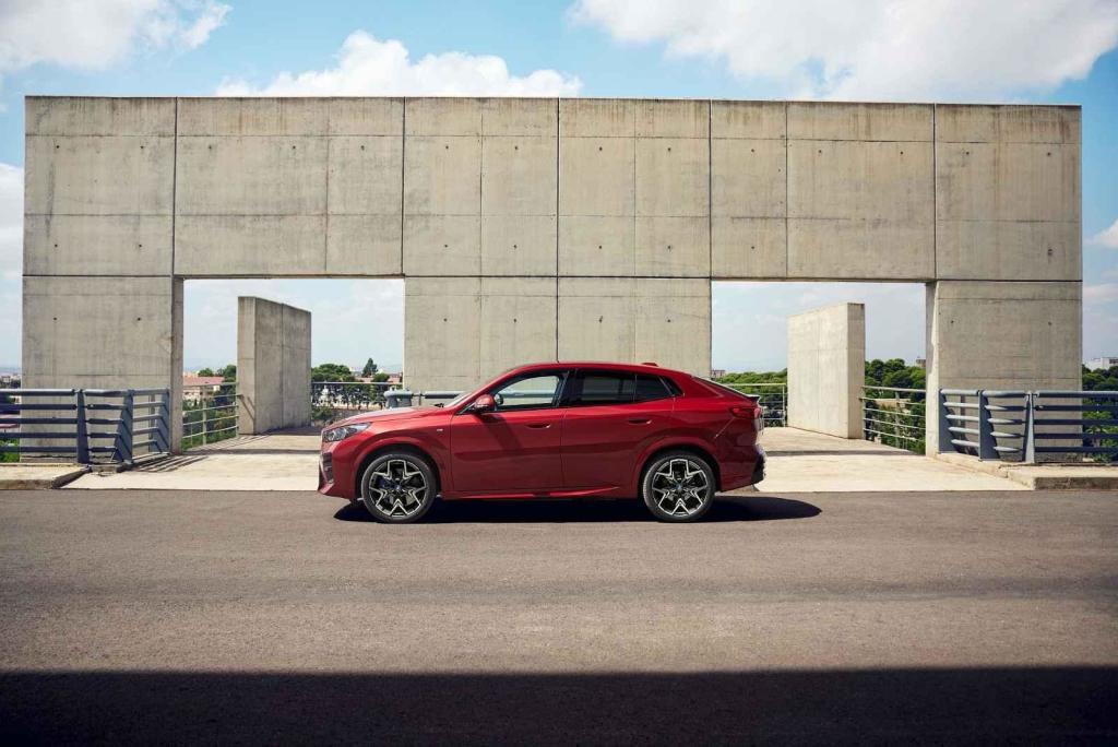 BMW iX2 xDrive30