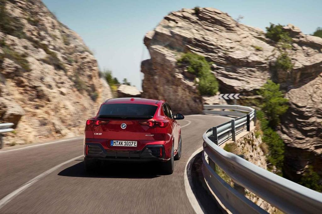 BMW iX2 xDrive30