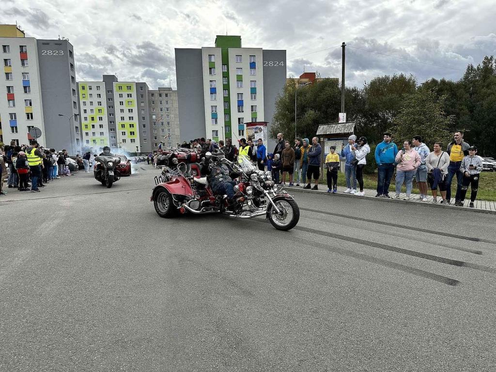 Do táborského areálu Komora se v sobotu sjelo kolem 250 vozidel.