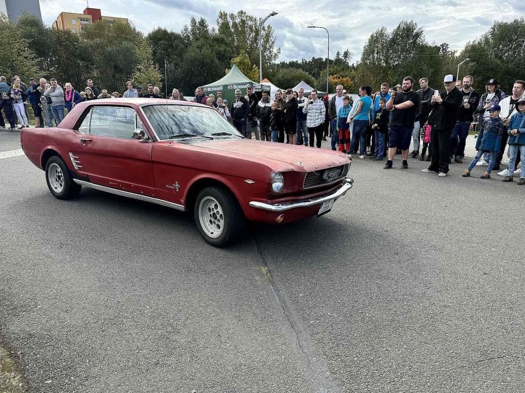 Do táborského areálu Komora se v sobotu sjelo kolem 250 vozidel.