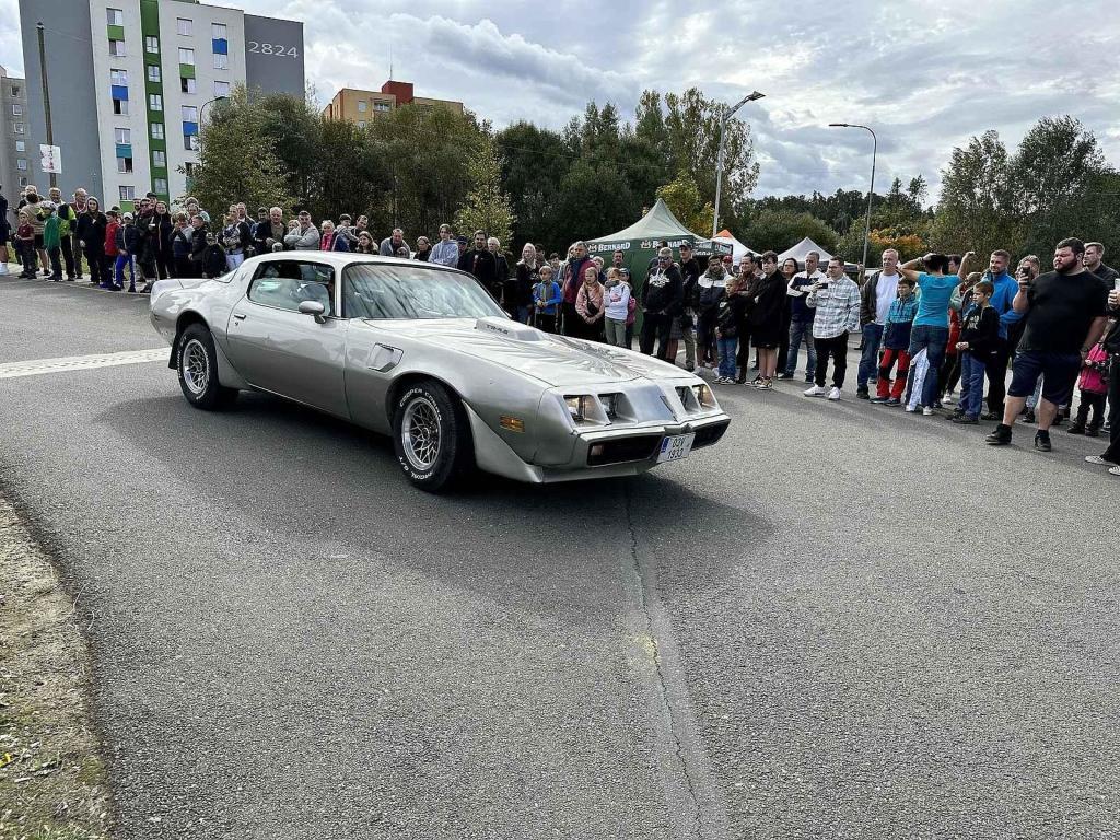 Do táborského areálu Komora se v sobotu sjelo kolem 250 vozidel.