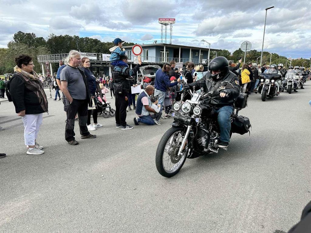 Do táborského areálu Komora se v sobotu sjelo kolem 250 vozidel.