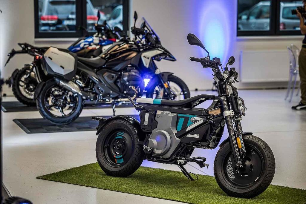 BMW CE 02 zakládá novou kategorii eParkourer.