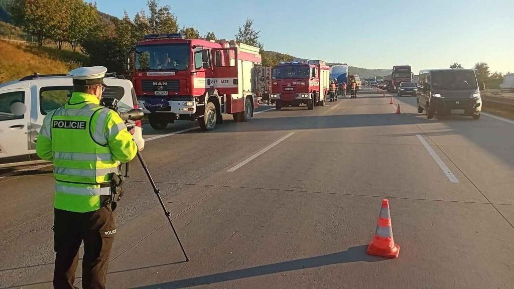 Dopravní policisté a neukáznění řidiči v akci.