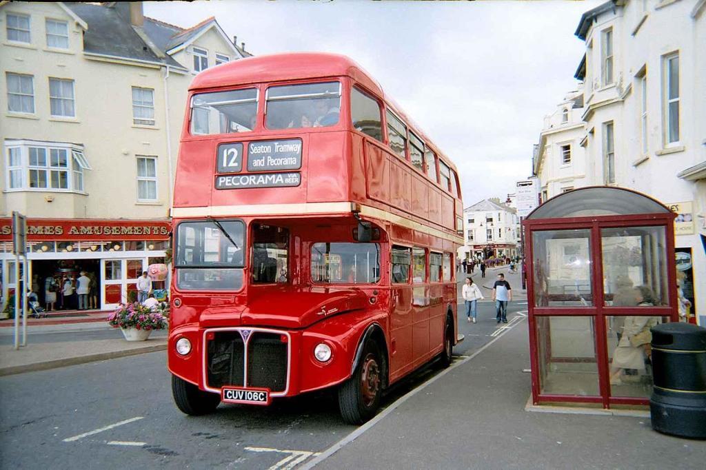 Červený patrový autobus, symbol Londýna. Foto: Wikimedia Commons, Billy Hicks, CC BY-SA 3.0