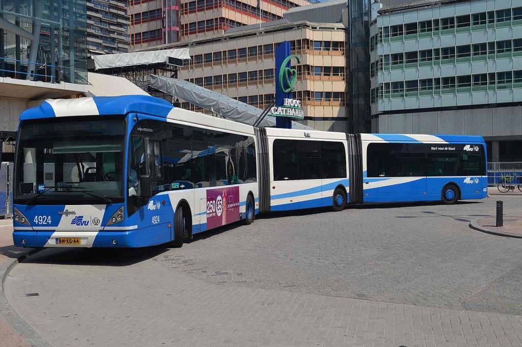 Dvoukloubový autobus Van Hool. Foto: Wikimedia Commons, Alfenaar, CC BY-SA 2.0