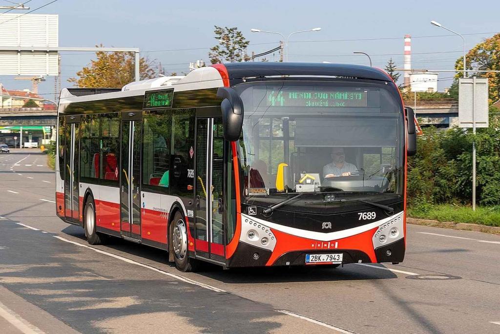 Autobus SOR NS12 v ulicích Brna. Foto: Wikimedia Commons, Michal Gregor, CC BY-SA 4.0.