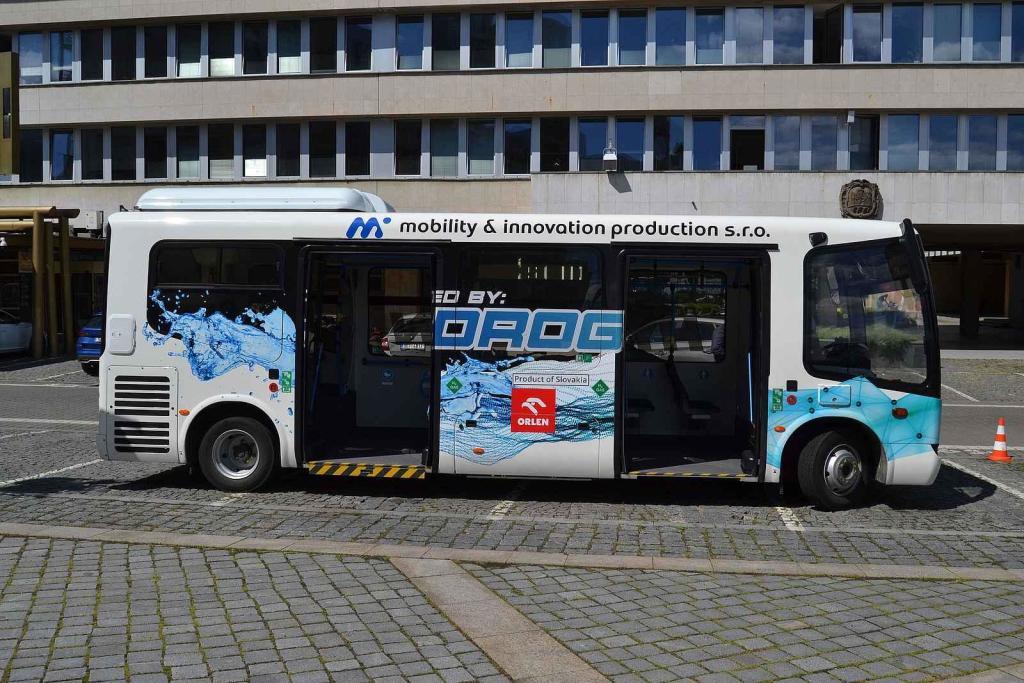 Vodíkový autobus při zkoušce v severočeském Mostě v létě letošního roku. Foto: Deník/Edvard D. Beneš