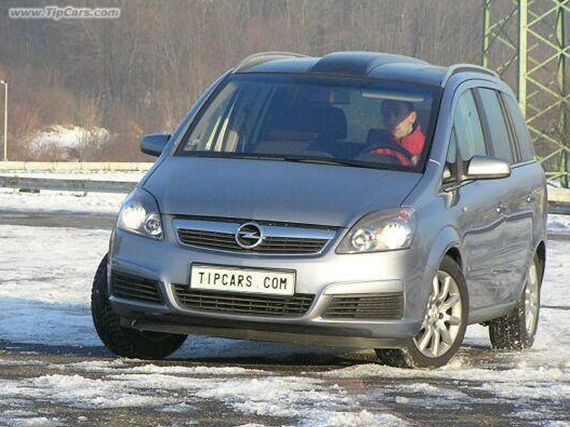 Zafira poslouchá řidiče na slovo, spolujezdci ale z tvrdosti podvozku tak nadšení nebudou.