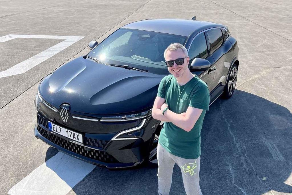 Renault Megane E-Tech Iconic. Bugynka (hlavně) do města.