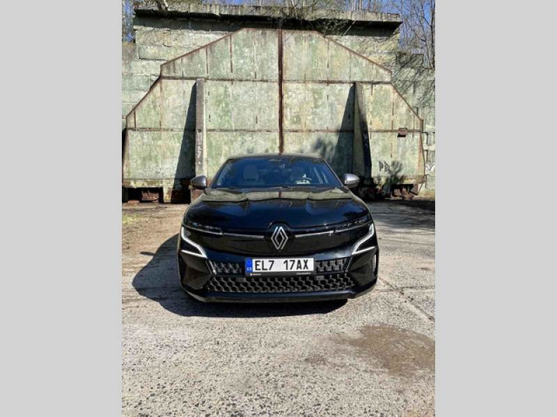 Renault Megane E-Tech Iconic. Bugynka (hlavně) do města.