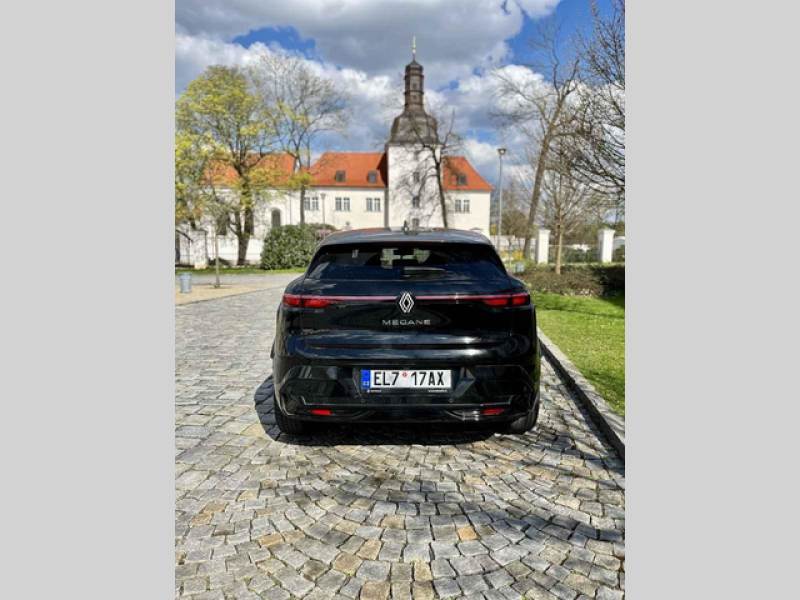 Renault Megane E-Tech Iconic. Bugynka (hlavně) do města.