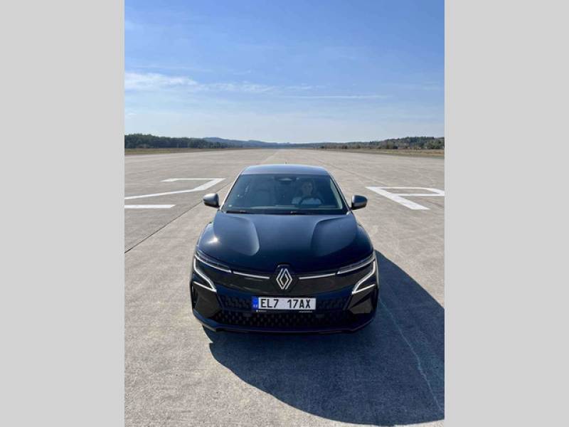 Renault Megane E-Tech Iconic. Bugynka (hlavně) do města.