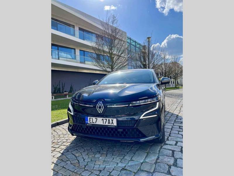 Renault Megane E-Tech Iconic. Bugynka (hlavně) do města.