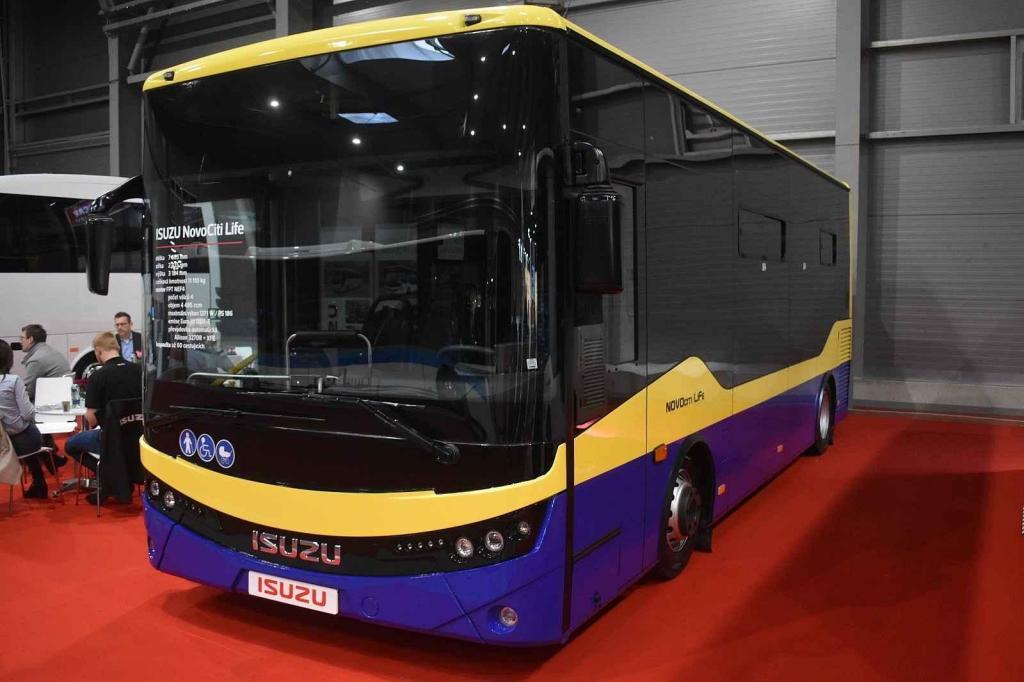 Širokou nabídku menších autobusů má Isuzu