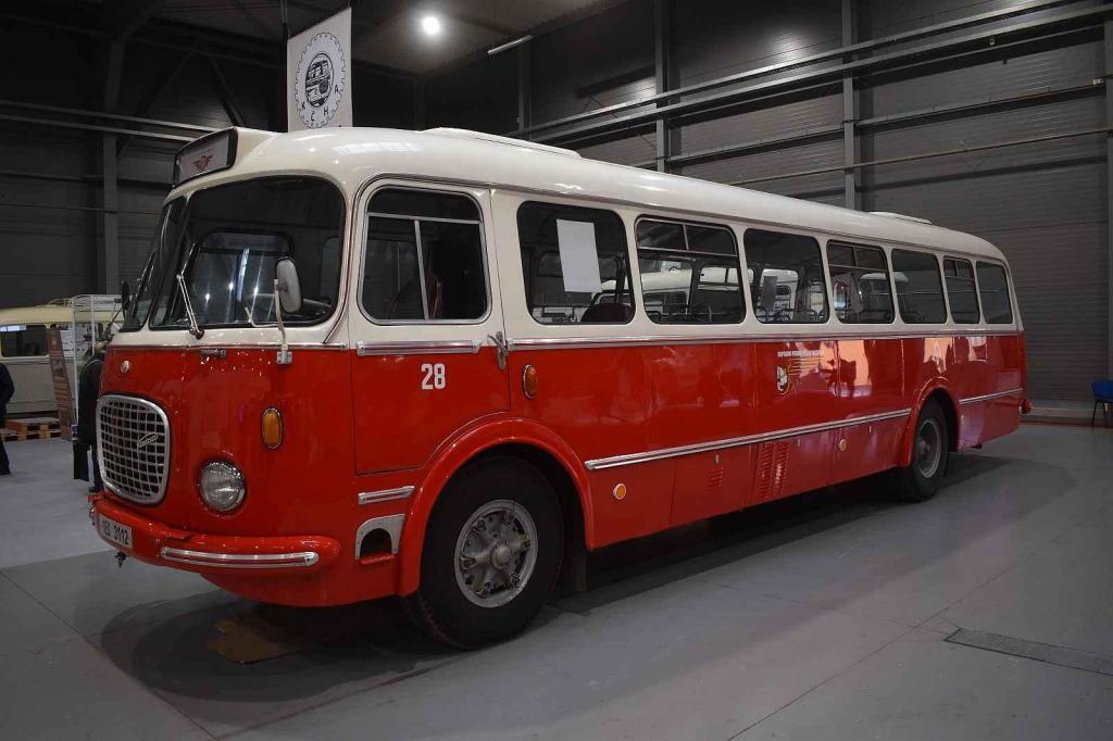 Zájem samozřejmě vzbuzuje expozice historických autobusů - RTO