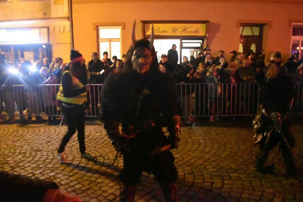 Krampusové v Polné