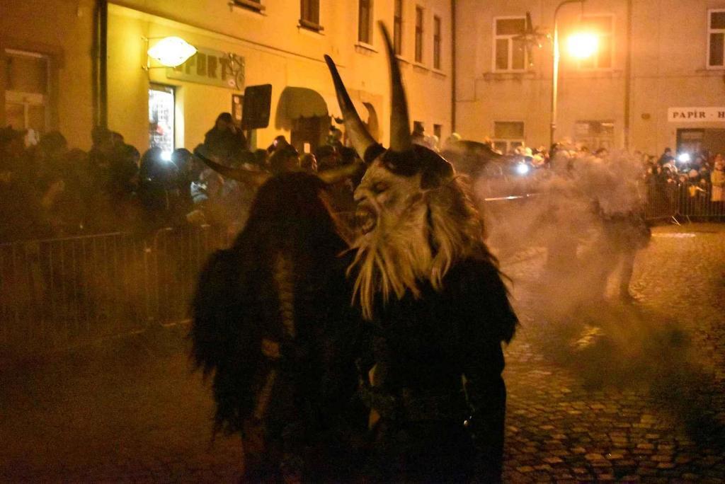 Krampusové v Polné
