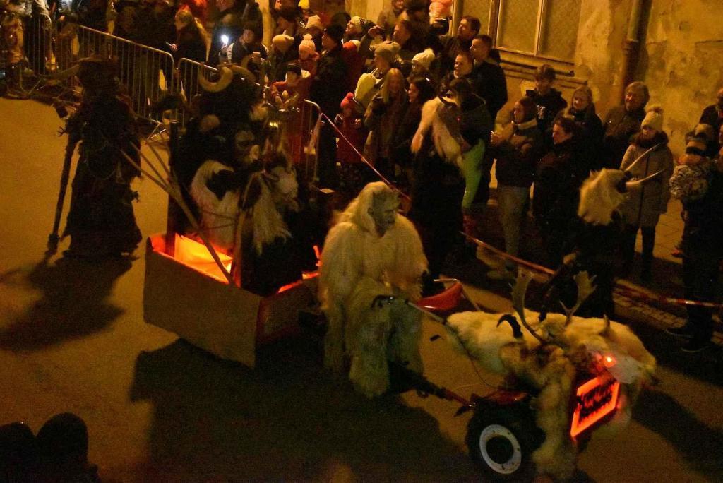 Krampusové v Polné