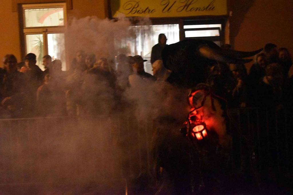 Krampusové v Polné