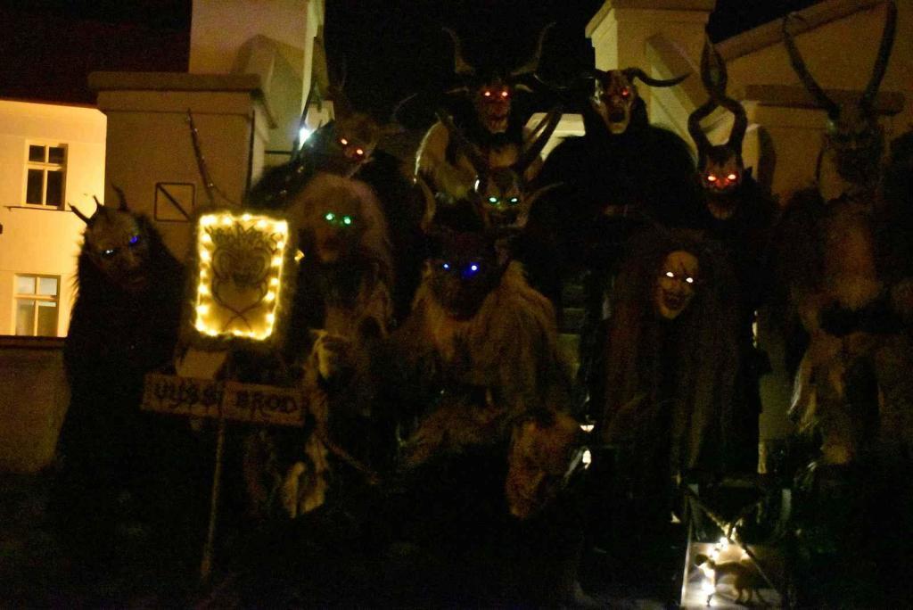 Krampusové v Polné