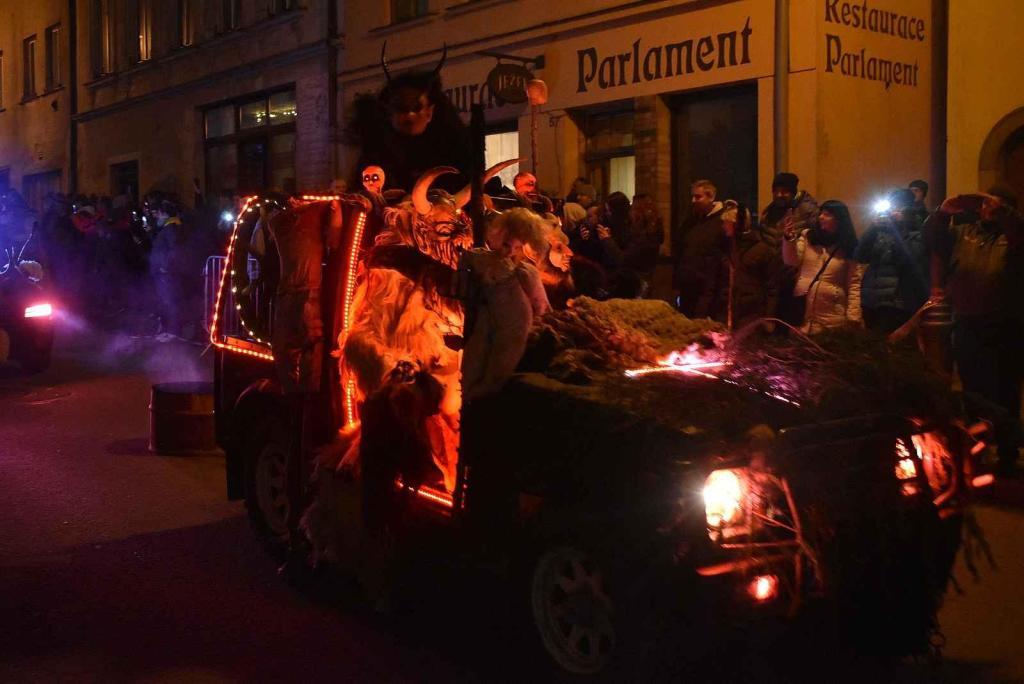 Krampusové v Polné