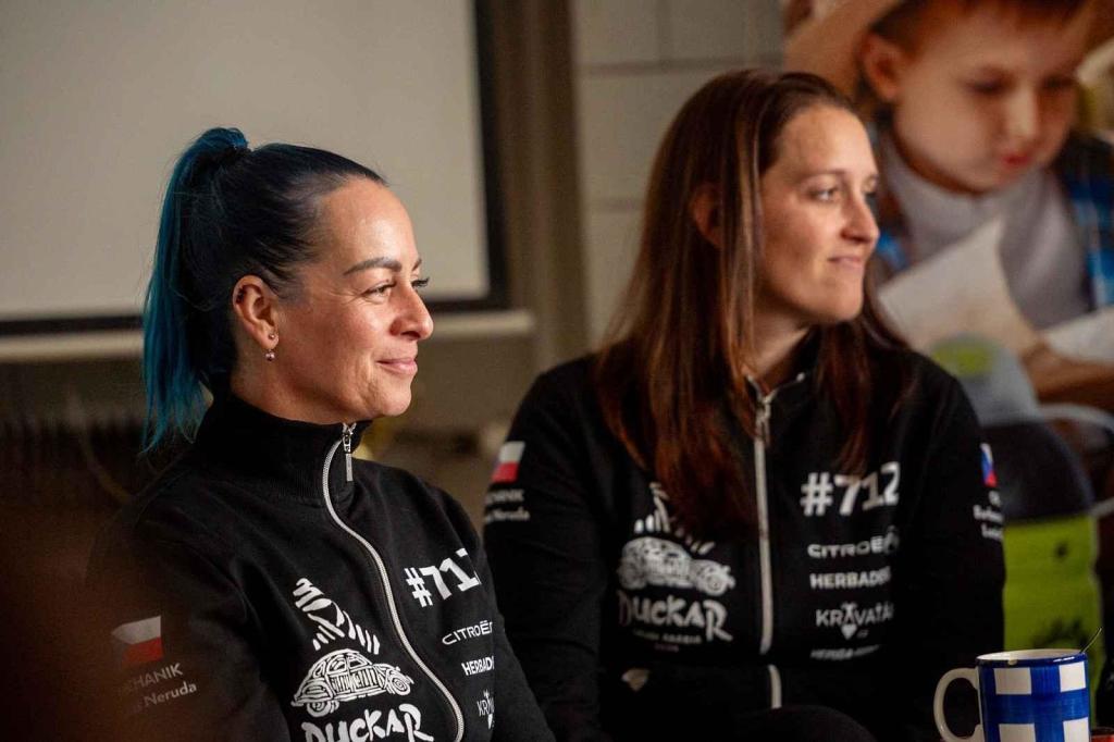 Lucie Engová a Bára Holická vyrážejí na Dakar poprvé.