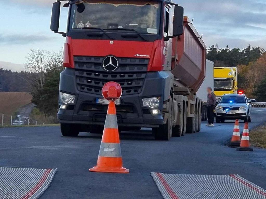 Čtyři desítky dopravních policistů dohlížely v těchto dnech na provoz na dánicích D1 a D2.