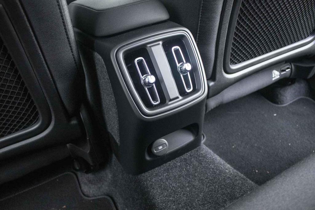 ... k tomu vlastní výdechy ventilace a možnost nabíjení.