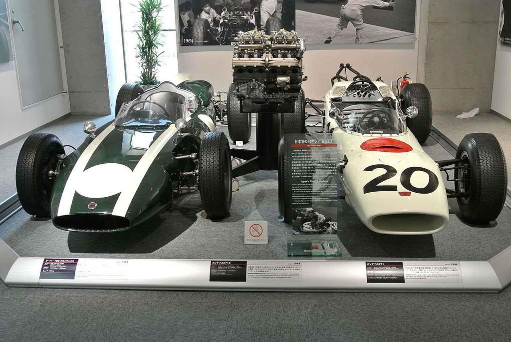 Brabhamův T53 ve výstavní síni japonské automobilky Honda.